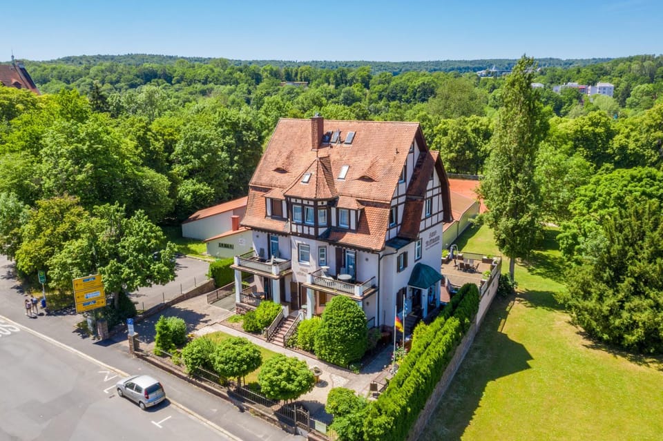 Property building, Natural landscape, Bird's eye view, Garden, Garden view, Parking