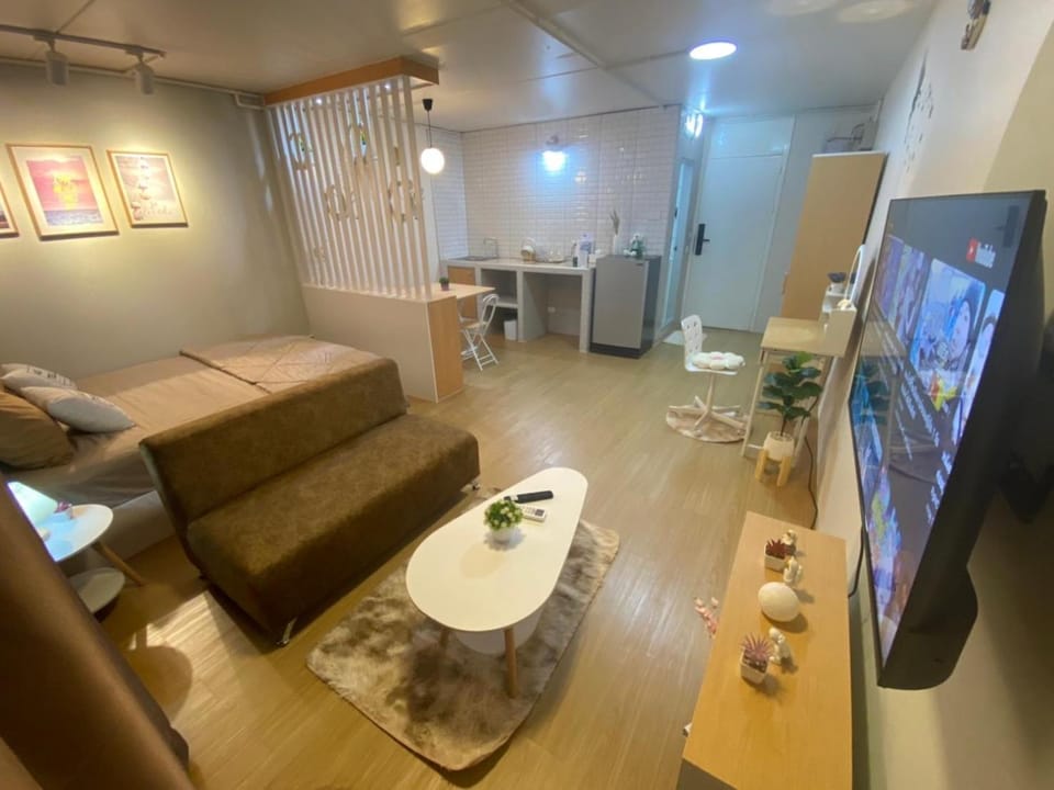 TV and multimedia, Living room, Seating area, Evening entertainment