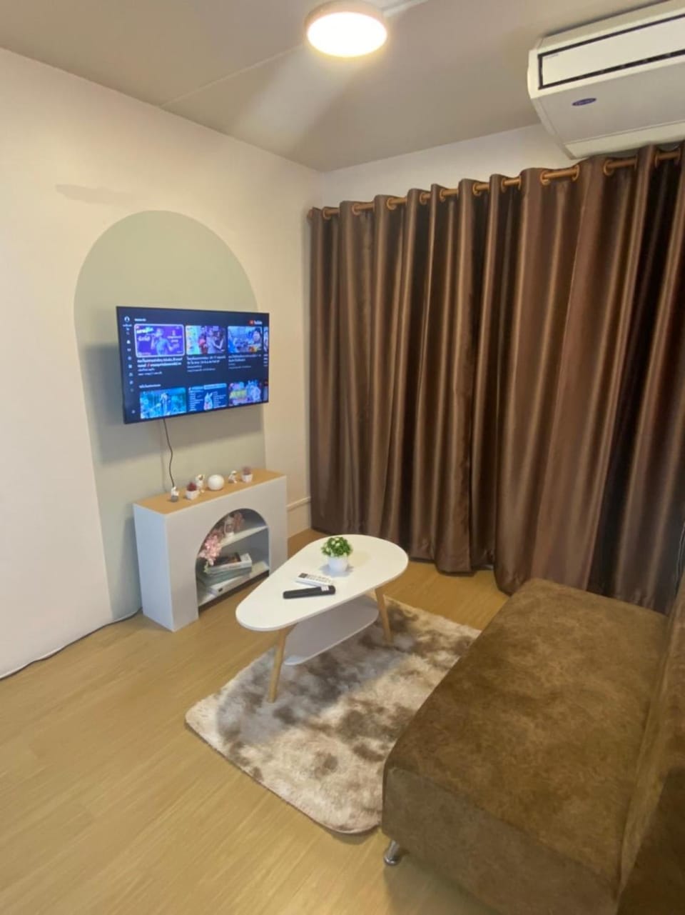 Communal lounge/ TV room, TV and multimedia, Living room, Seating area, Evening entertainment, air conditioner