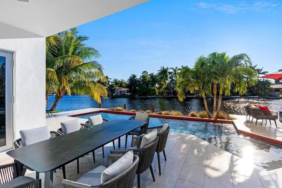 Balcony/Terrace, Seating area, Dining area, Pool view, River view, Swimming pool