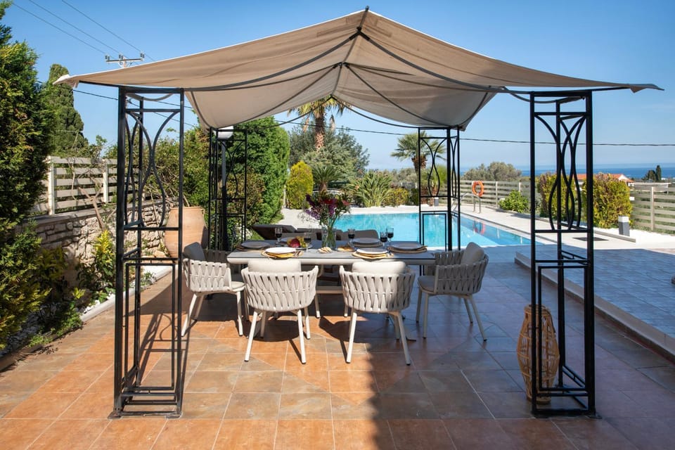 Dining area, Swimming pool