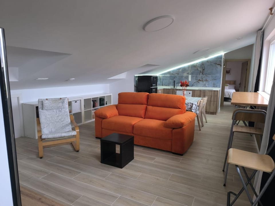 TV and multimedia, Living room, Seating area, Dining area, Meals