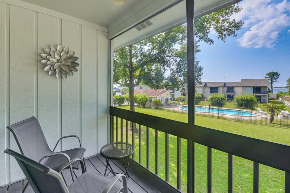 10 Mi to Navarre Beach! Waterfront Rental w/ Pool House in Alabama