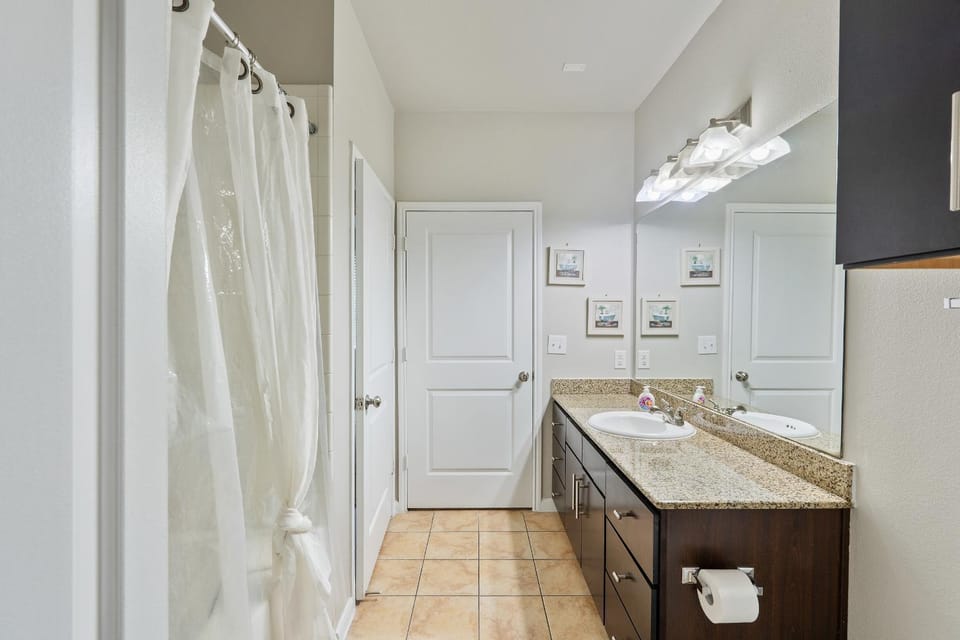 Trendy, upscale apartment! Apartment in Houston