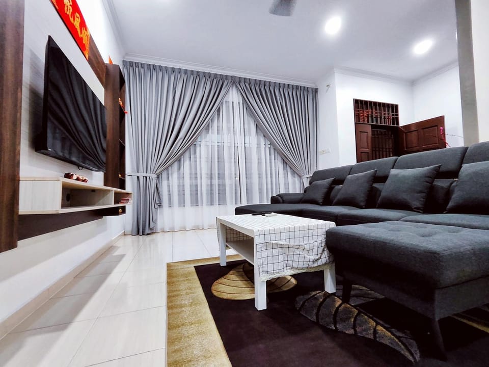 Communal lounge/ TV room, TV and multimedia, Living room, Seating area