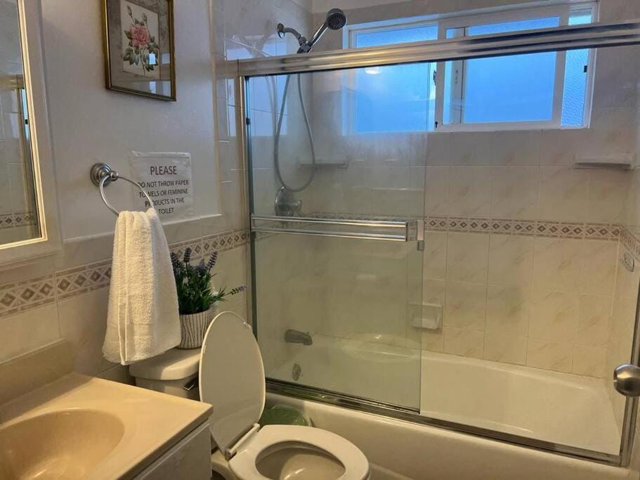 Affordable Private Rooms with Shared Bath Kitchen near SFO (SA) Apartment in Daly City