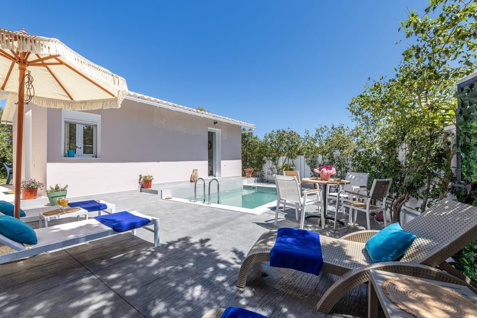 Property building, Balcony/Terrace, Swimming pool