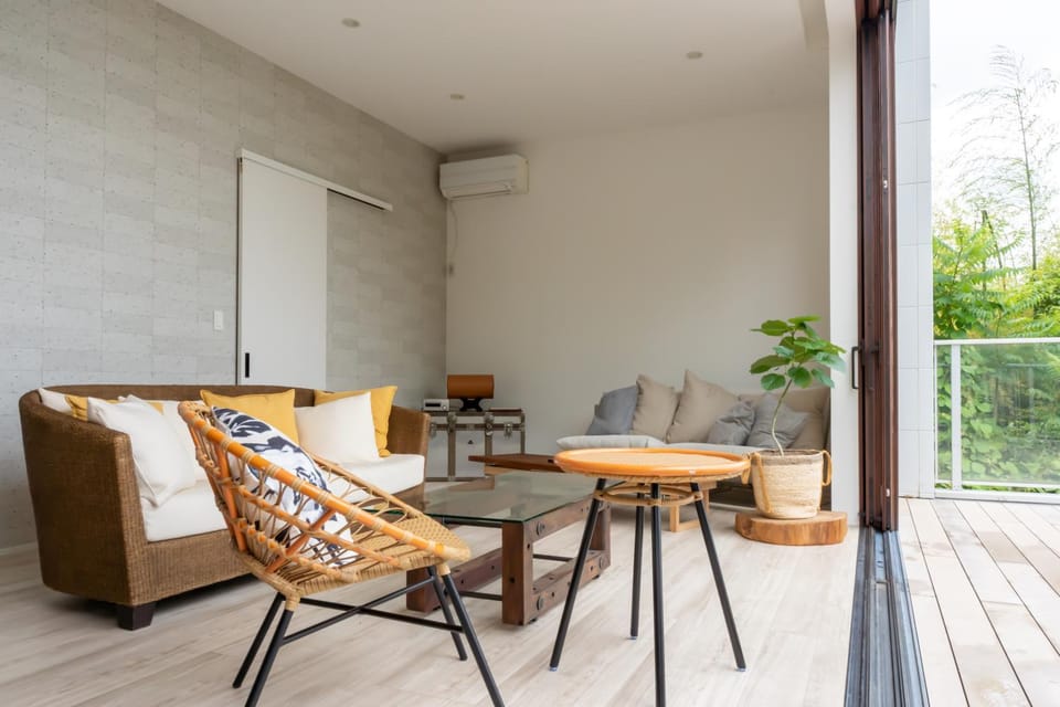Day, Living room, Seating area