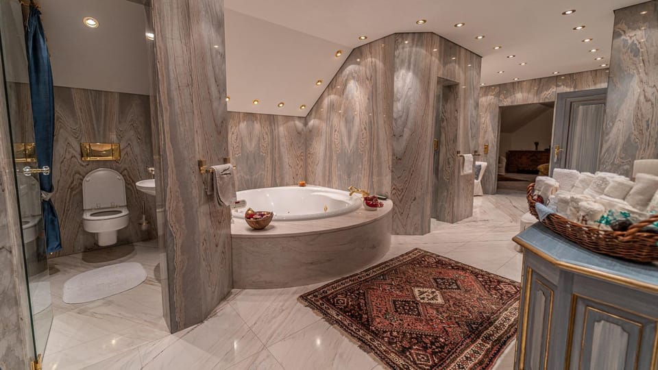 Toilet, Bathroom, Bath