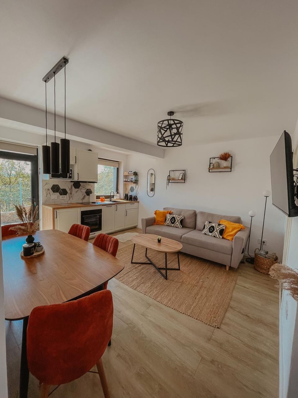 TV and multimedia, Living room, Dining area