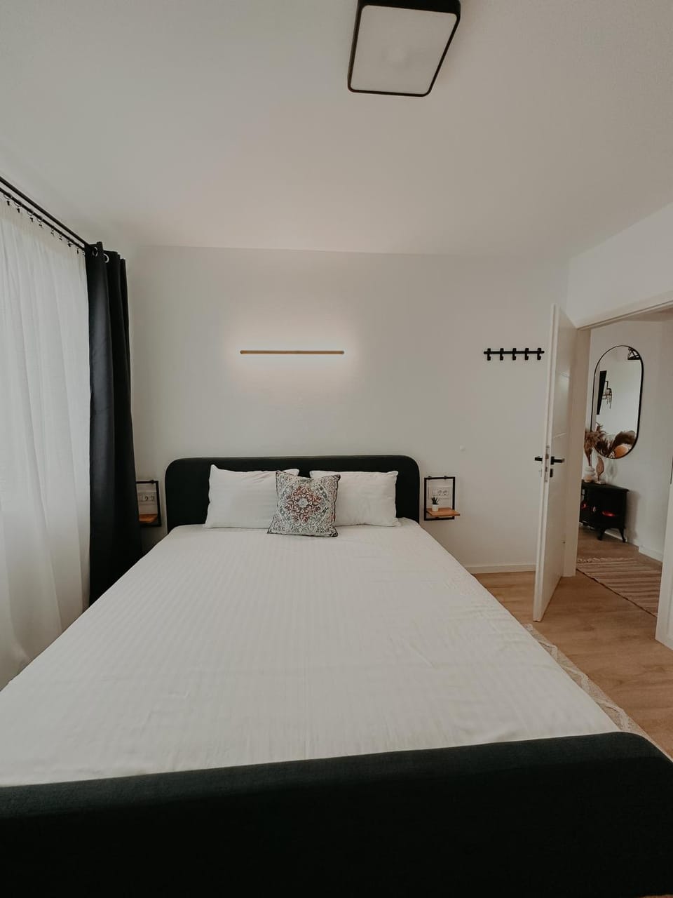 Bed, Photo of the whole room, Bedroom