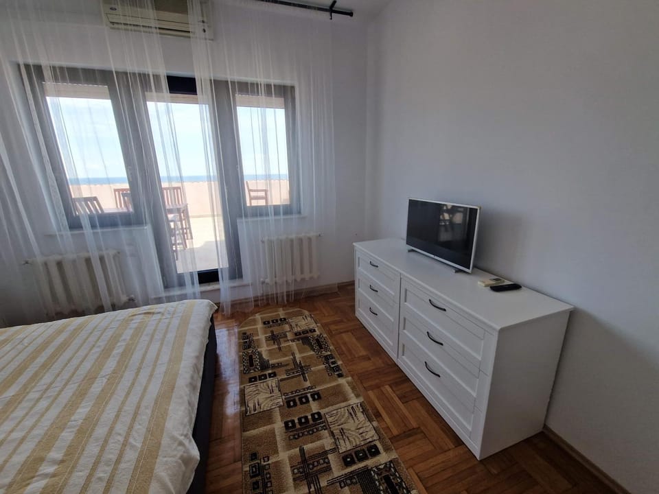 TV and multimedia, Bedroom, hair dresser
