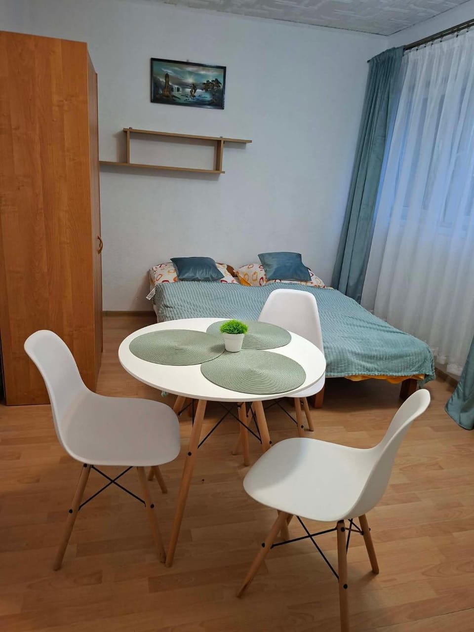Bed, Photo of the whole room, Seating area, Bedroom
