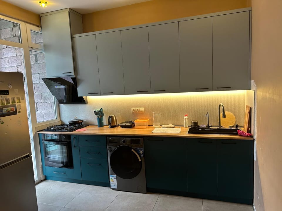 Coffee/tea facilities, Kitchen or kitchenette, minibar, oven, stove, toaster