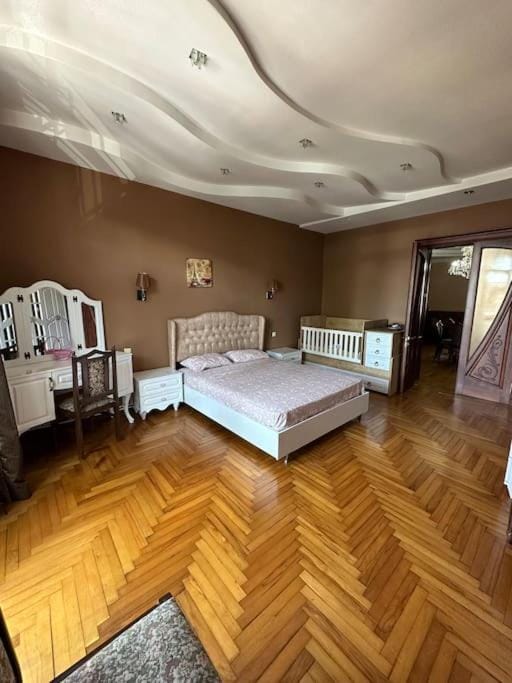 Bedroom, bunk bed
