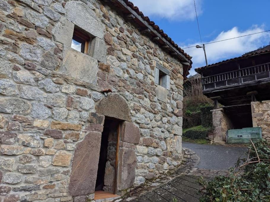 Casa La Parra House in Asturias