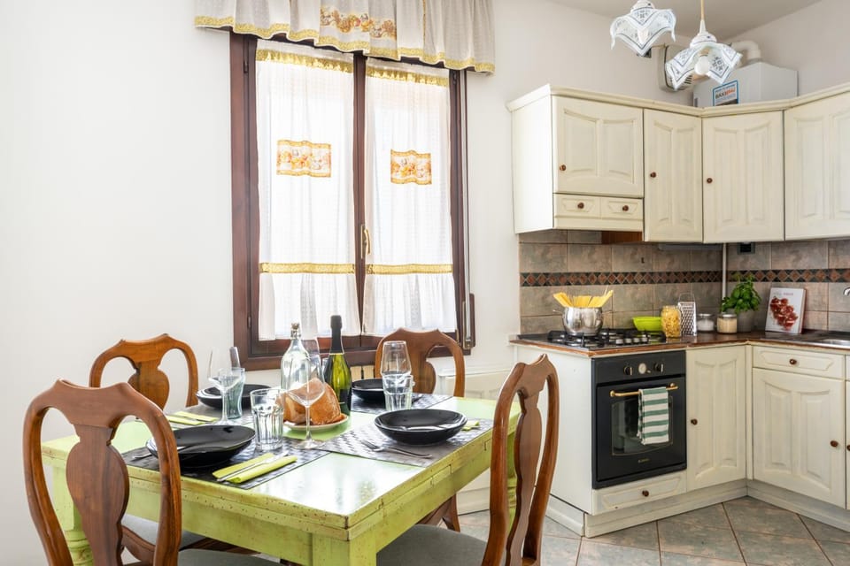 Kitchen or kitchenette, pet friendly