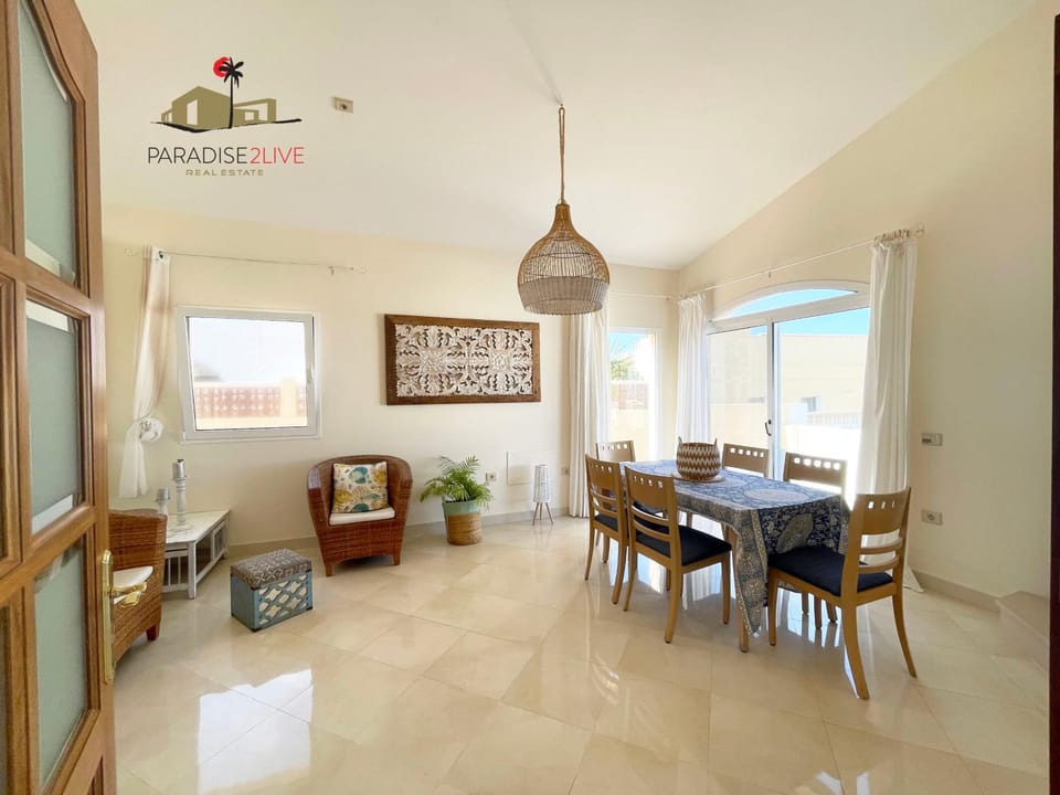 Living room, Dining area, Pool view