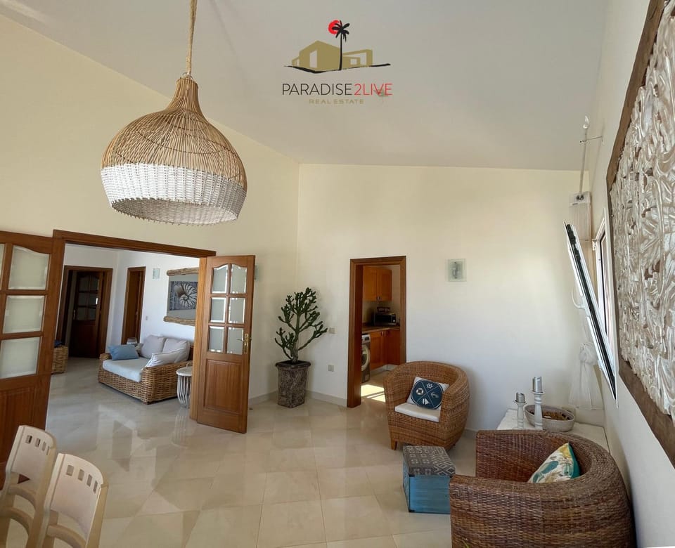 Living room, Photo of the whole room