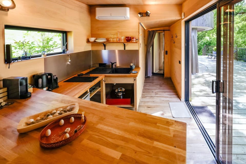 Kitchen or kitchenette, Seating area, Dining area, kitchen