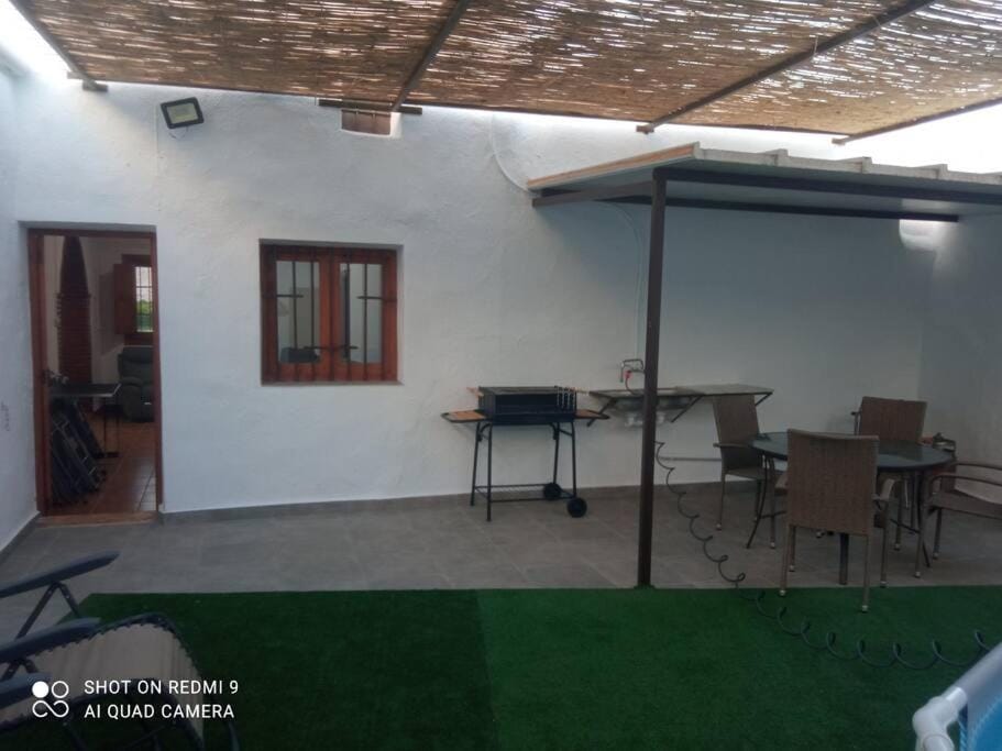 Patio, BBQ facilities