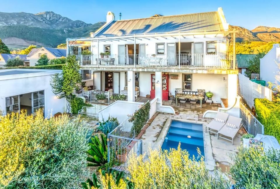 Property building, Garden view, Swimming pool