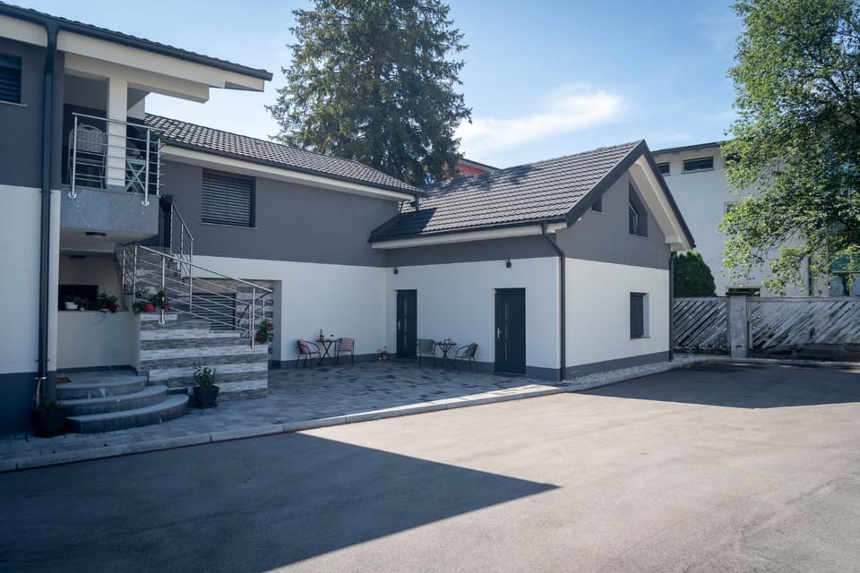 Property building, Day, Street view