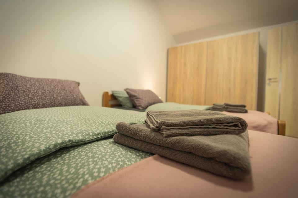 Bed, Photo of the whole room, Bedroom, towels
