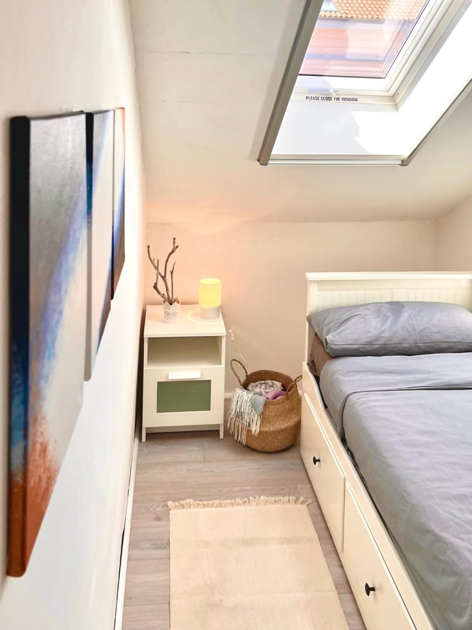 Bed, Photo of the whole room