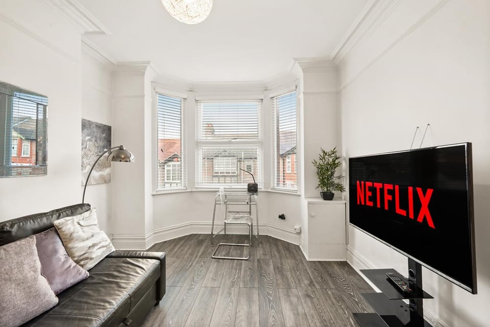 Communal lounge/ TV room, TV and multimedia, Seating area