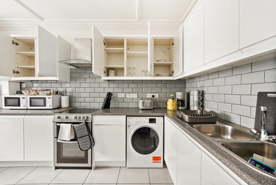Coffee/tea facilities, Kitchen or kitchenette, Dining area, minibar, pet friendly, stove, toaster, washing machine