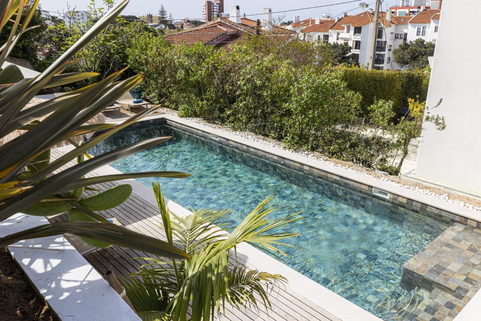 Estoril Contemporary Garden Villa by CadenzaLux Villa in Estoril