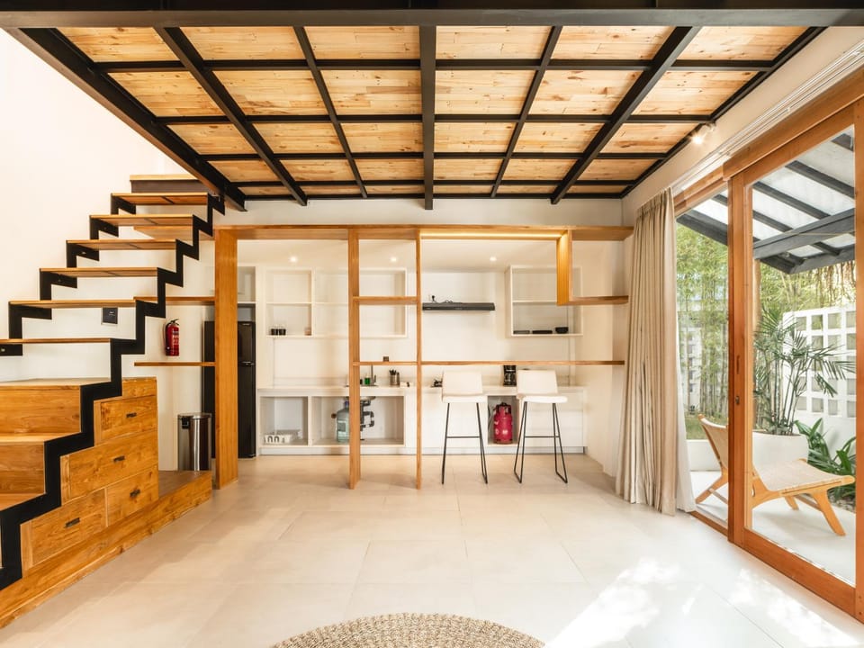 Kitchen or kitchenette, Living room, Seating area, Dining area