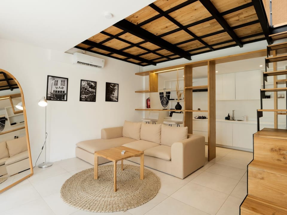 Kitchen or kitchenette, Living room, Seating area