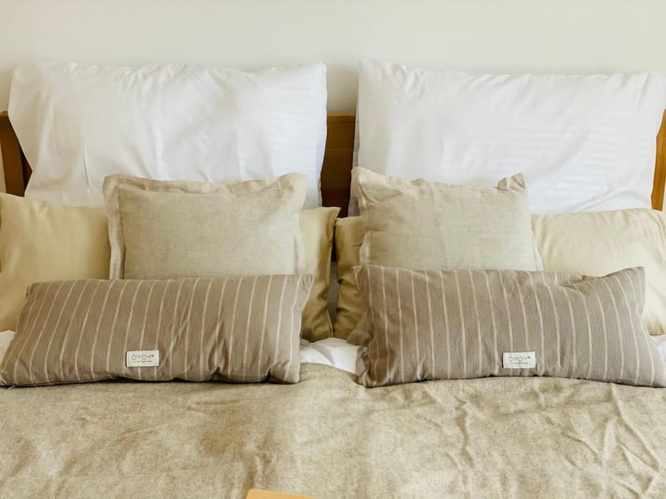 Bed, Other, Other, Other, Photo of the whole room, Seating area, Bedroom, towels, towels