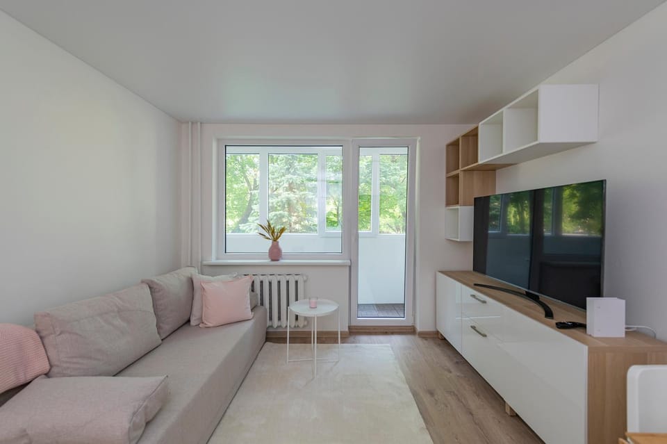 Communal lounge/ TV room, TV and multimedia, Living room, Seating area, Evening entertainment