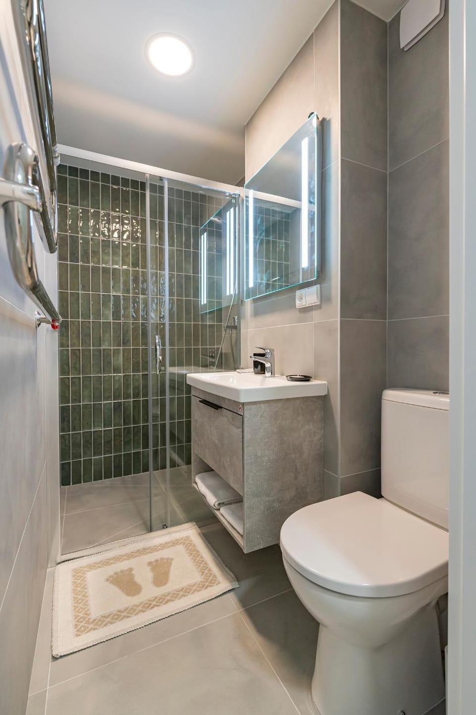 Shower, Toilet, Bathroom, Bath, towels