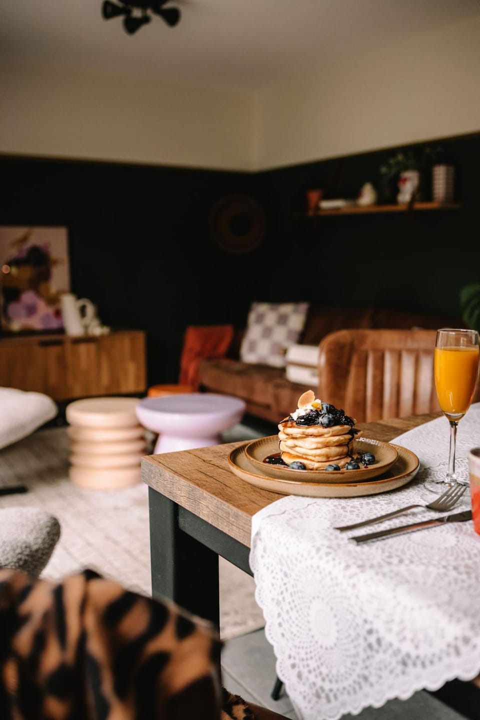 Living room, Food and drinks, Seating area, Dining area, Breakfast