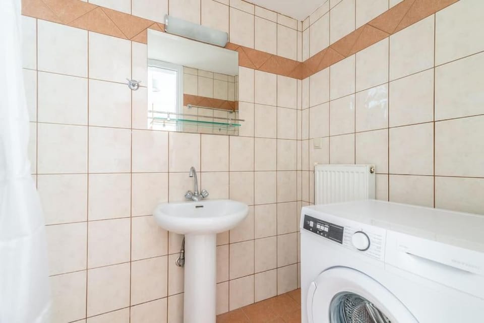 Bathroom, washing machine