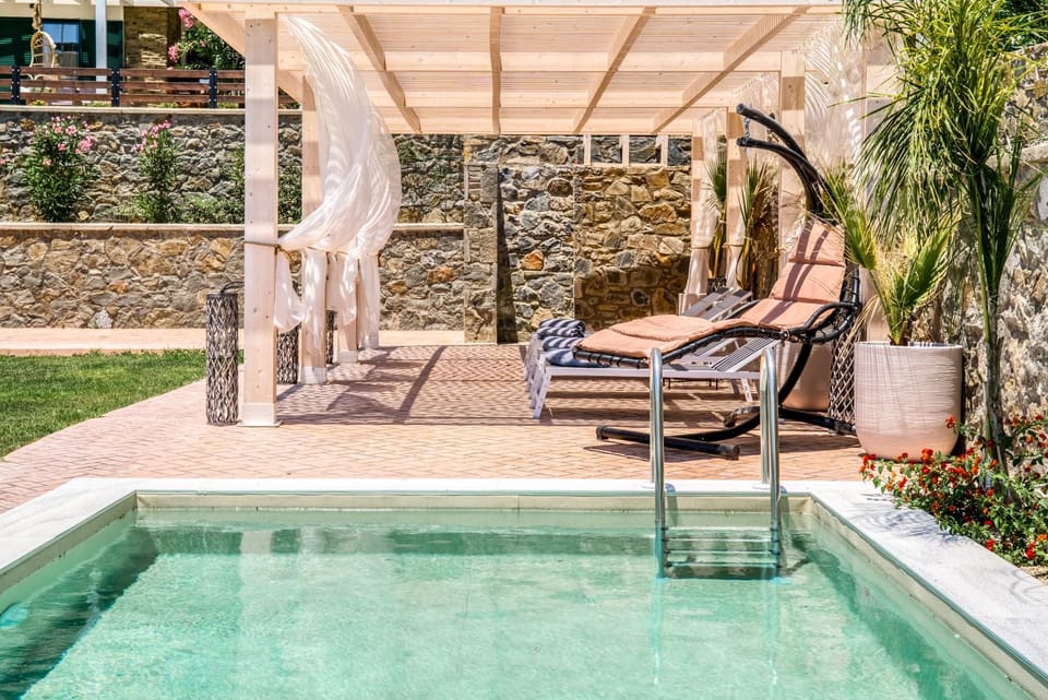 Shower, Patio, Day, Summer, Garden, Garden view, Pool view, Swimming pool, Time of day, towels