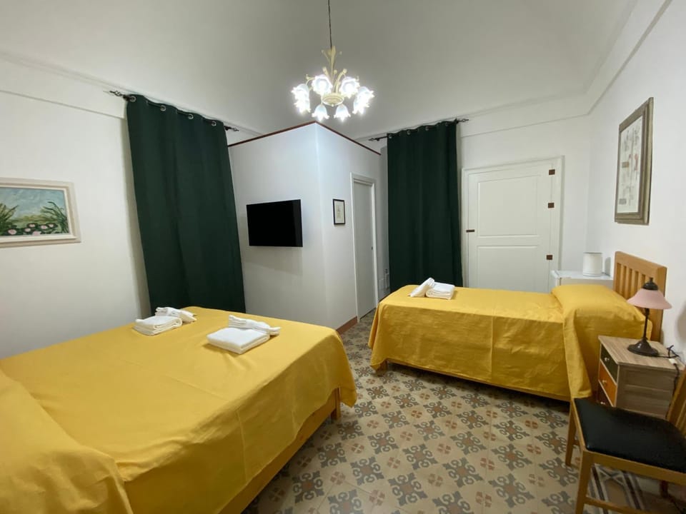 Bed, Bird's eye view, TV and multimedia, View (from property/room), Photo of the whole room, Bedroom, internet, internet, towels