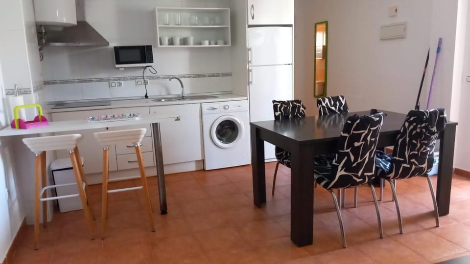 Kitchen or kitchenette, Living room, washing machine