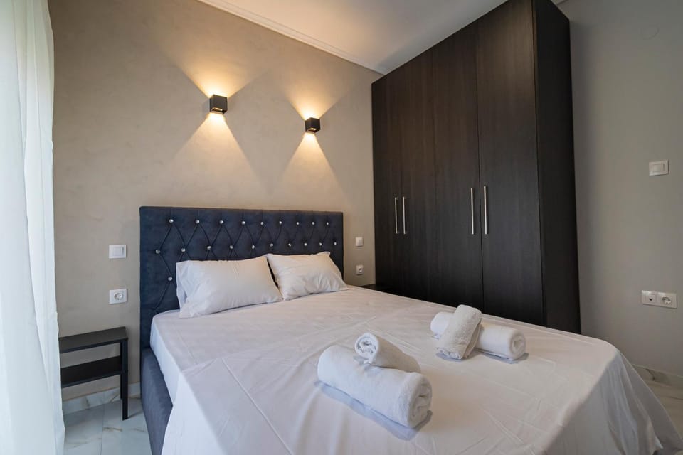 Bed, Photo of the whole room, Bedroom, towels, wardrobe