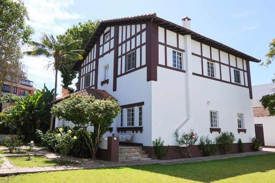 Property building, Day, Garden, Garden view