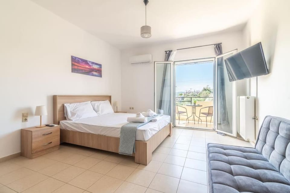 Bed, Balcony/Terrace, Living room, Photo of the whole room, Seating area