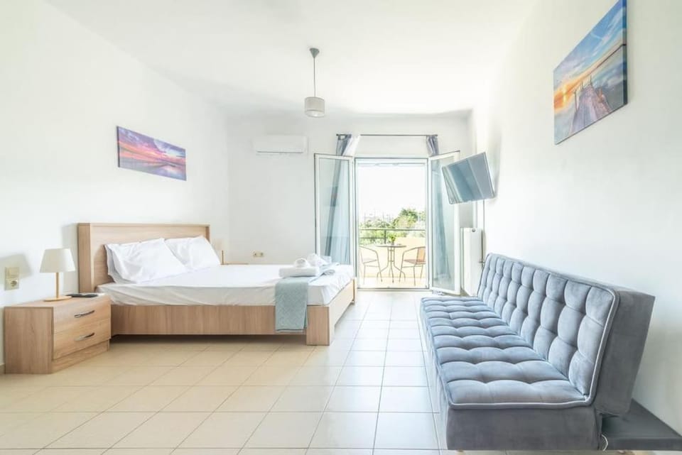 Bed, Living room, Photo of the whole room, Seating area