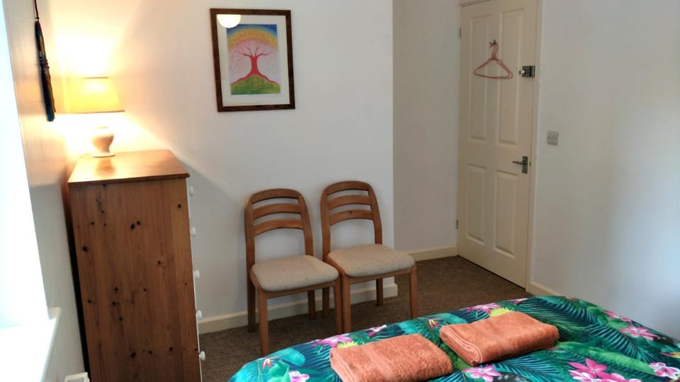 Bed, Photo of the whole room, Seating area, Bedroom, towels, towels, wardrobe