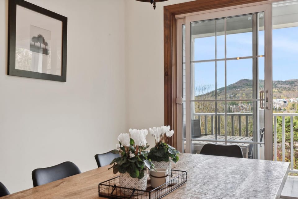 Dining area, Mountain view