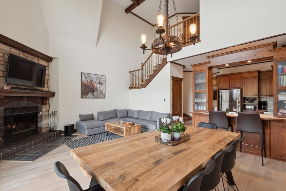 Kitchen or kitchenette, Living room, Dining area