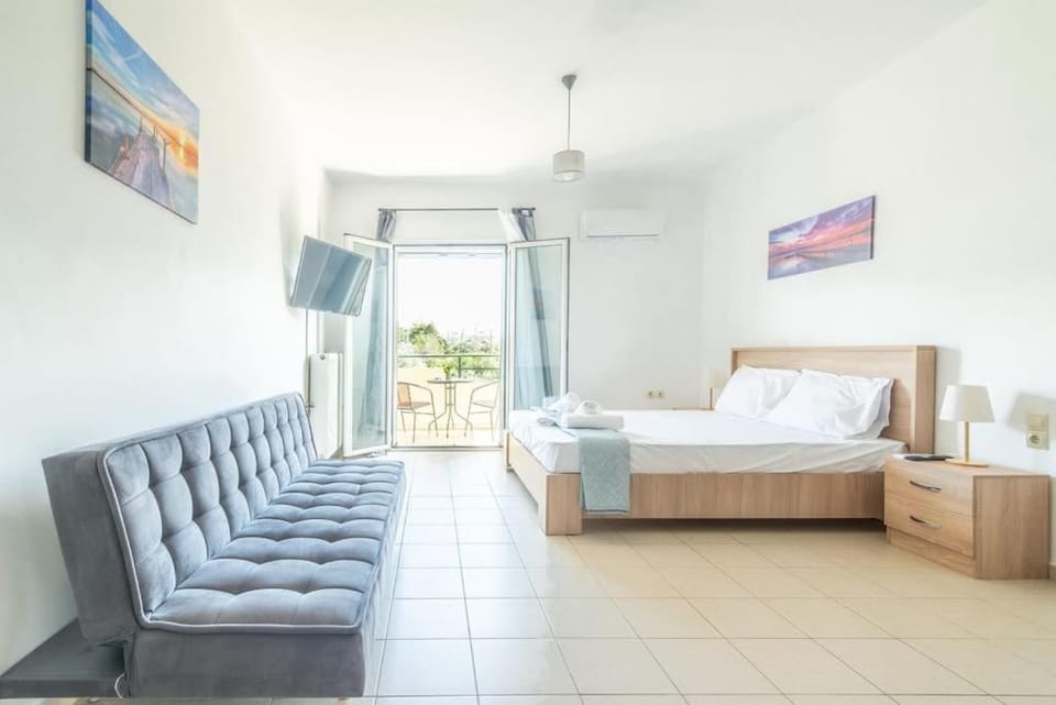 Bed, Living room, Photo of the whole room, Seating area